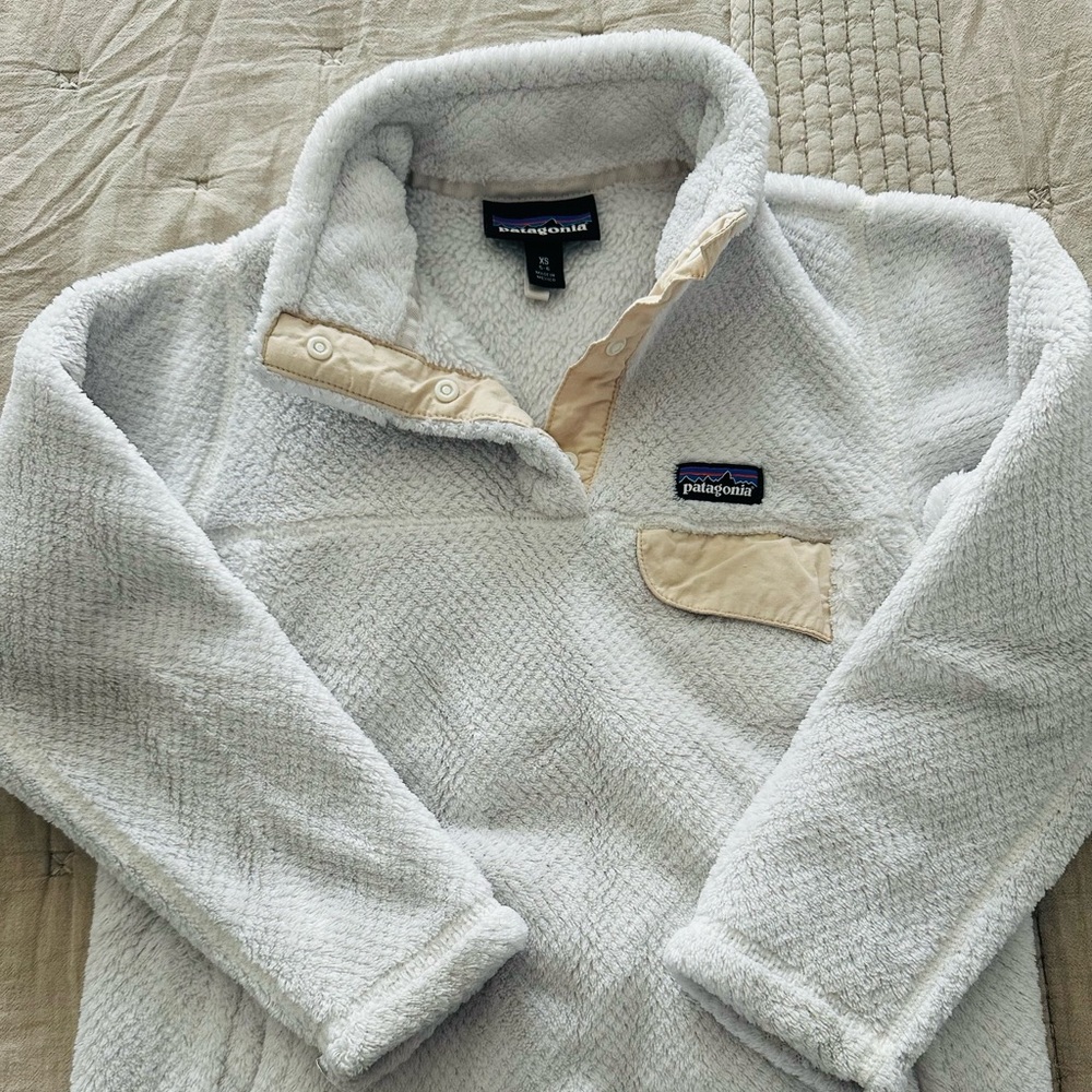 Girls Patagonia fleece jacket.